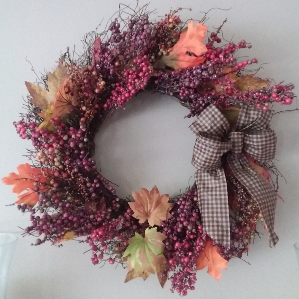 20" Wreath Different Colors of Burgundy/Plum Berries and Homespun Bow - Picture 9 of 9